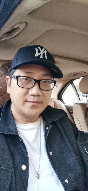 拥抱幸福的第一张照片--三明婚介网