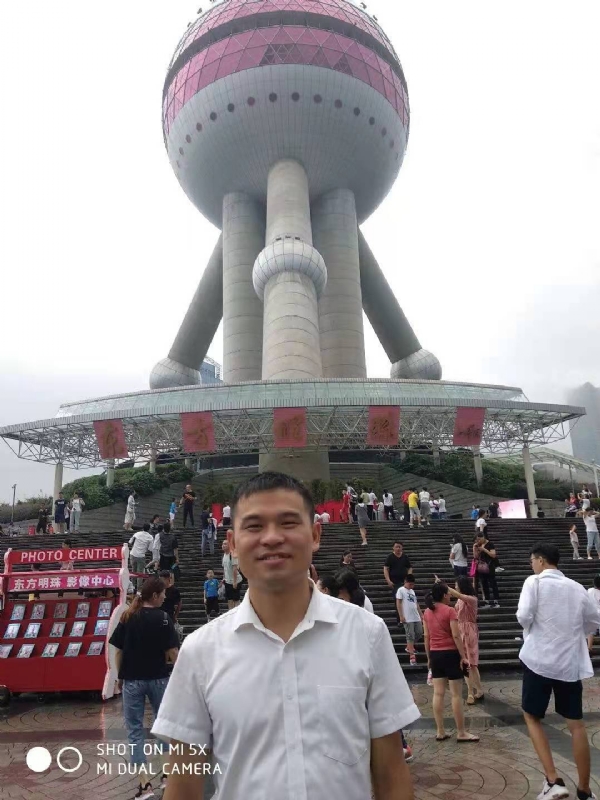 小猫吃老鼠的第一张照片--三明婚介网