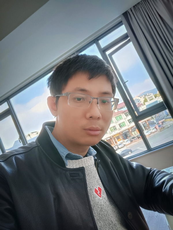 也许只是缺少一个拥抱的第二张照片--三明婚介网